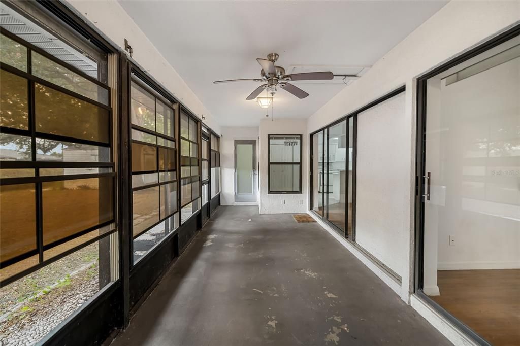 合同活跃: $198,000 (3 贝兹, 2 浴室, 1572 平方英尺)