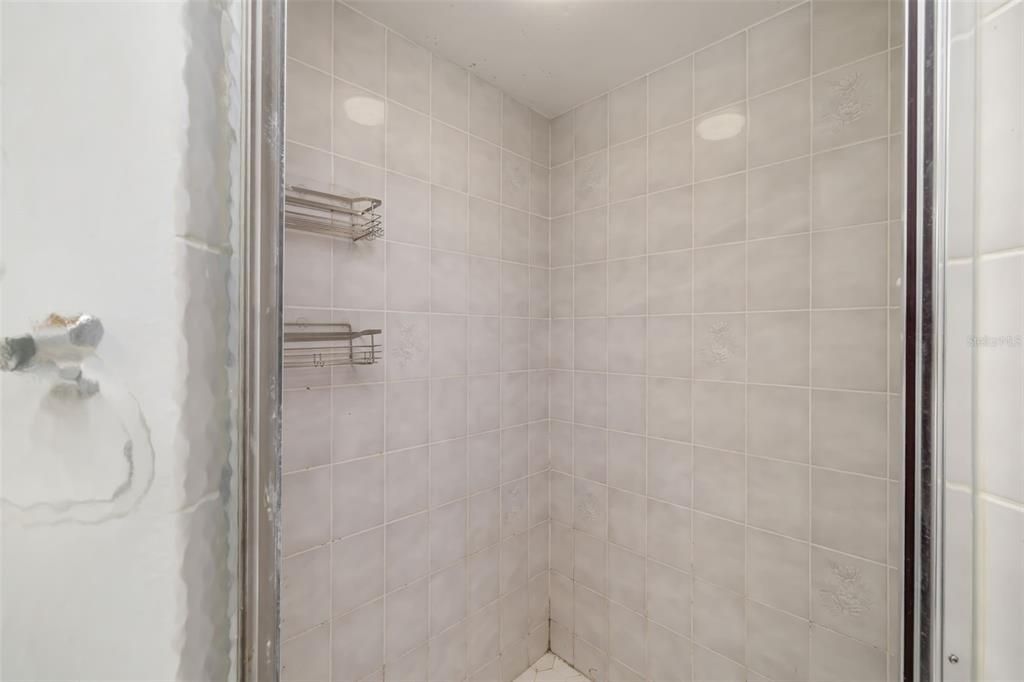 合同活跃: $198,000 (3 贝兹, 2 浴室, 1572 平方英尺)