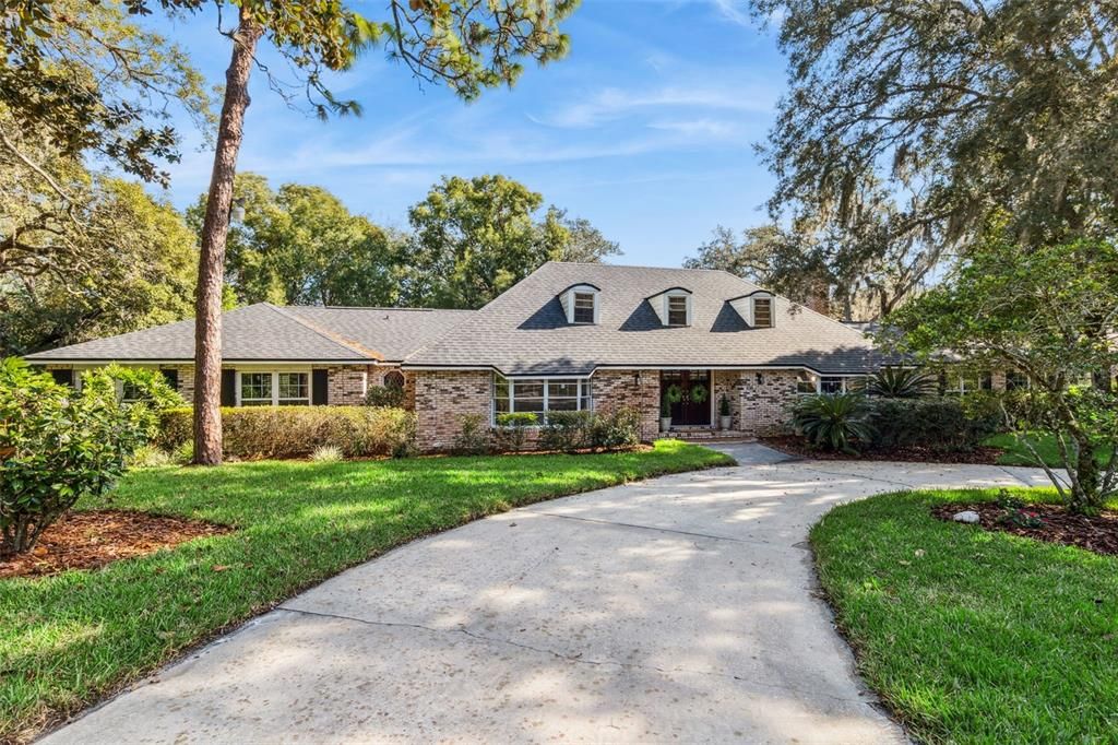 En Venta: $825,000 (5 camas, 4 baños, 4618 Pies cuadrados)