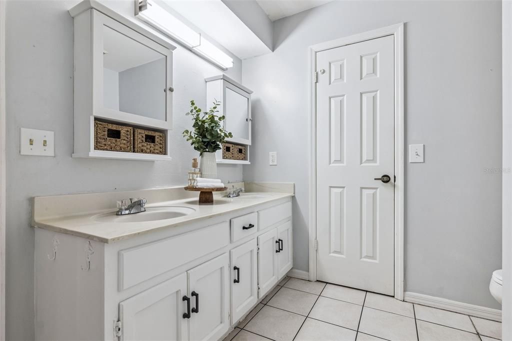 En Venta: $825,000 (5 camas, 4 baños, 4618 Pies cuadrados)