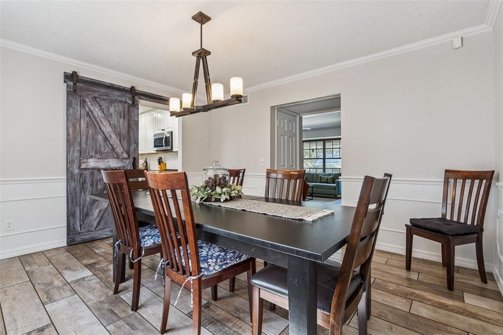 En Venta: $825,000 (5 camas, 4 baños, 4618 Pies cuadrados)