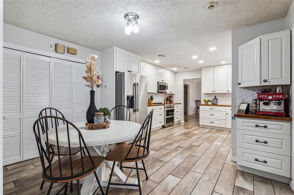 En Venta: $825,000 (5 camas, 4 baños, 4618 Pies cuadrados)