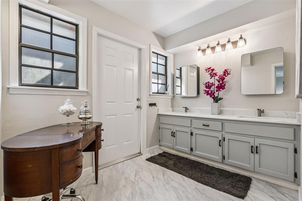 En Venta: $825,000 (5 camas, 4 baños, 4618 Pies cuadrados)