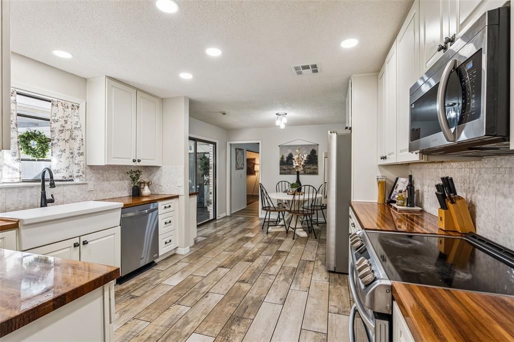 En Venta: $825,000 (5 camas, 4 baños, 4618 Pies cuadrados)