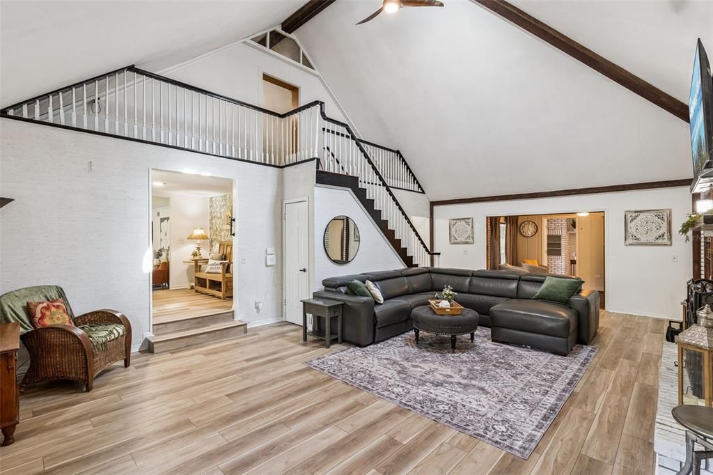 En Venta: $825,000 (5 camas, 4 baños, 4618 Pies cuadrados)