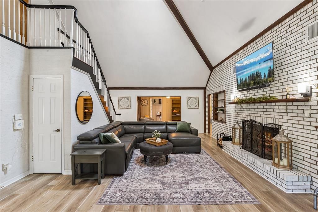 En Venta: $825,000 (5 camas, 4 baños, 4618 Pies cuadrados)