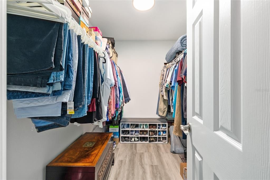 For Sale: $299,900 (4 beds, 2 baths, 1624 Square Feet)