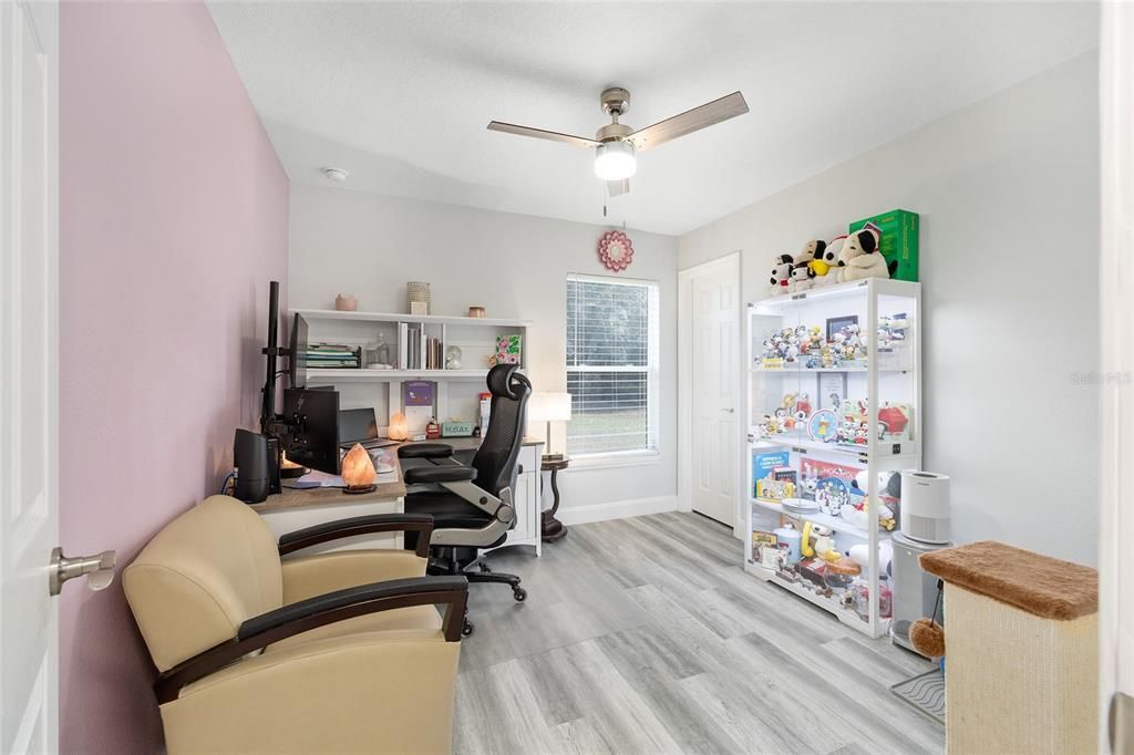 For Sale: $299,900 (4 beds, 2 baths, 1624 Square Feet)
