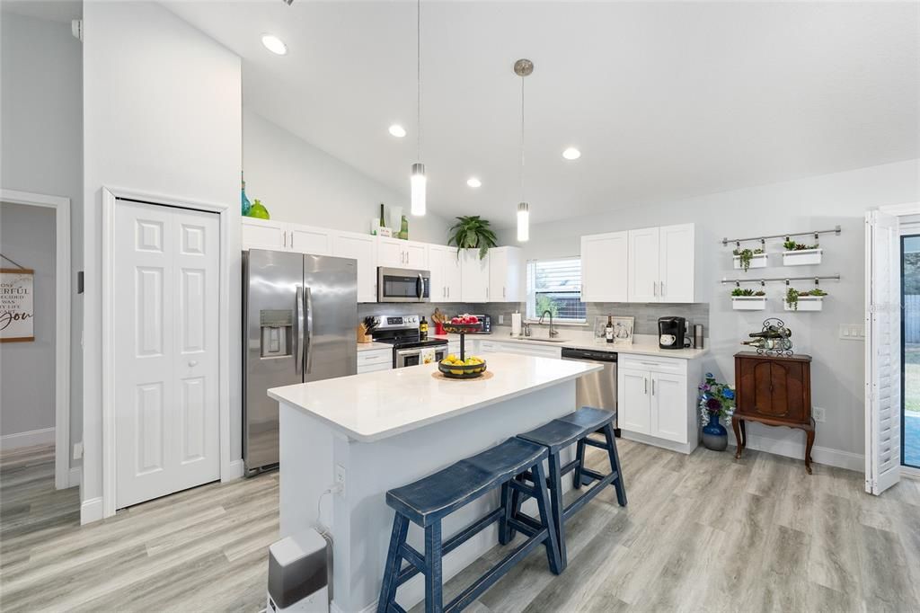 For Sale: $299,900 (4 beds, 2 baths, 1624 Square Feet)