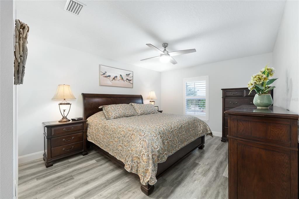 For Sale: $299,900 (4 beds, 2 baths, 1624 Square Feet)