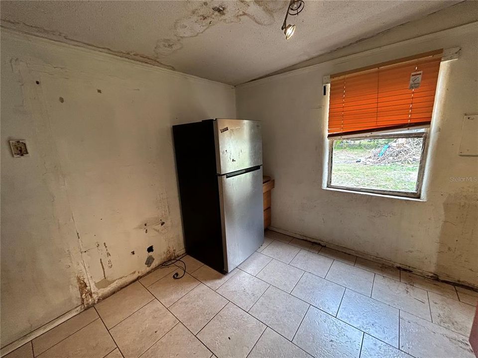 На продажу: $79,900 (2 спален, 1 ванн, 881 Квадратных фут)