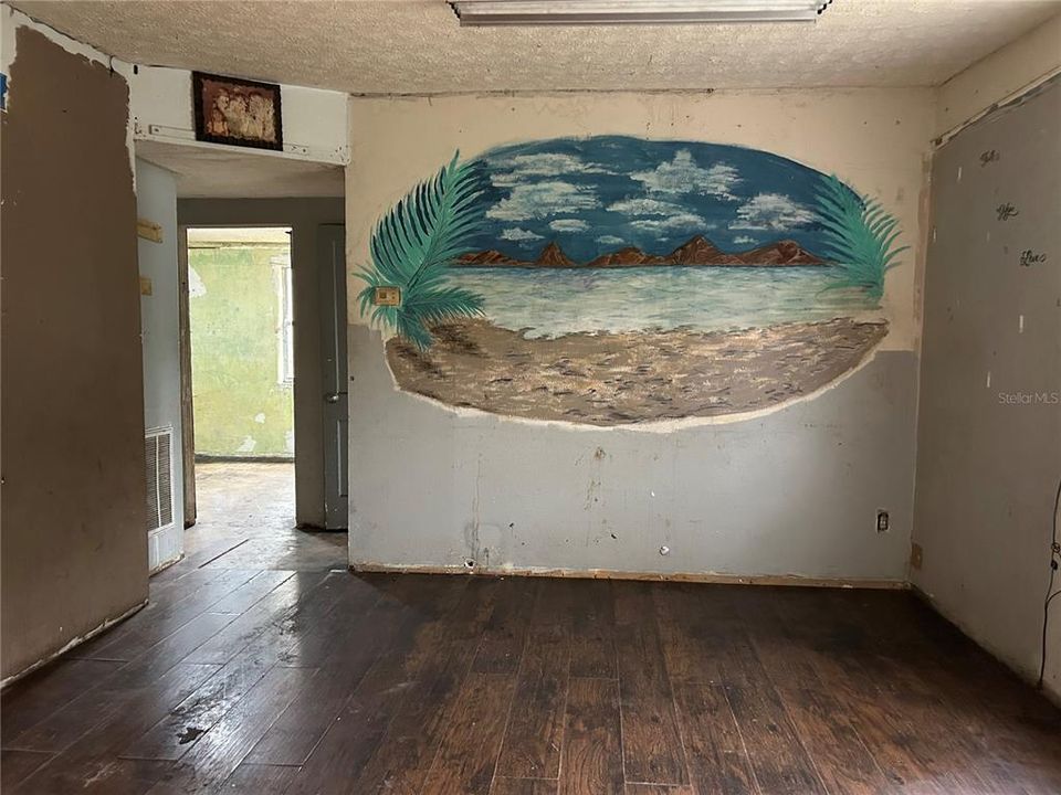 На продажу: $79,900 (2 спален, 1 ванн, 881 Квадратных фут)