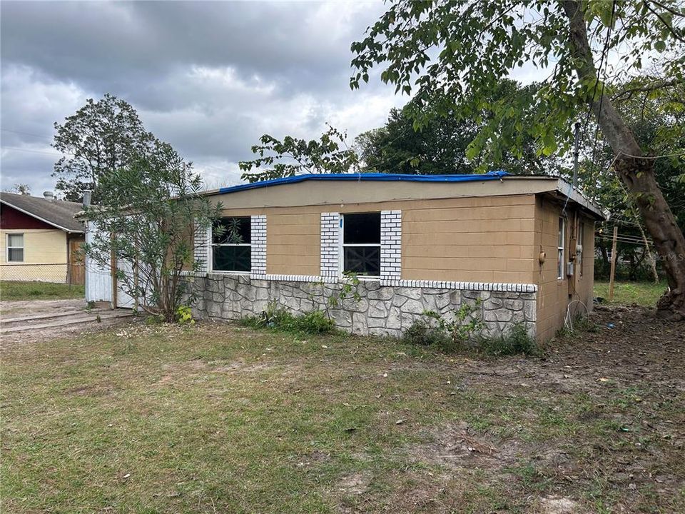 На продажу: $79,900 (2 спален, 1 ванн, 881 Квадратных фут)