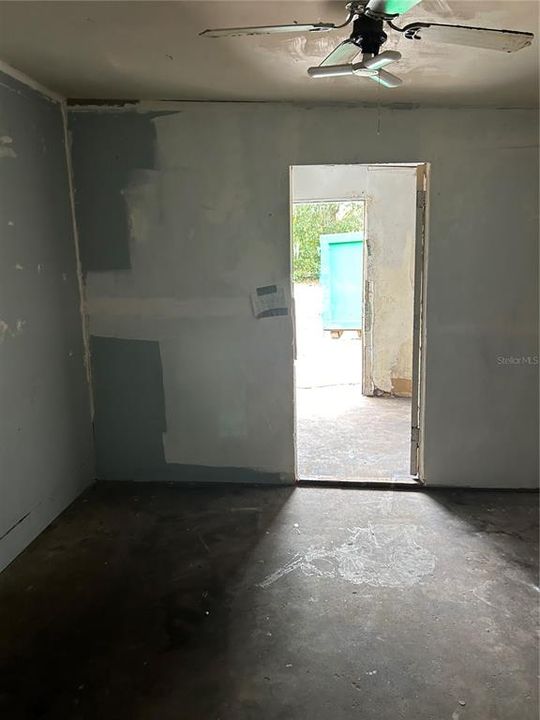 На продажу: $79,900 (2 спален, 1 ванн, 881 Квадратных фут)