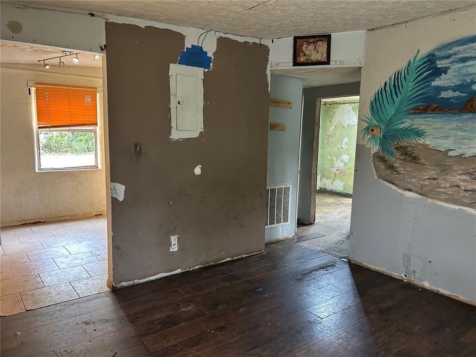 На продажу: $79,900 (2 спален, 1 ванн, 881 Квадратных фут)