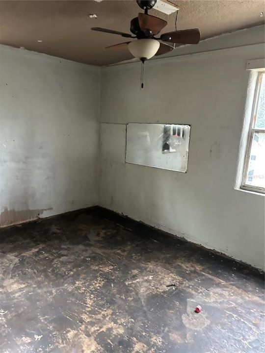 На продажу: $79,900 (2 спален, 1 ванн, 881 Квадратных фут)