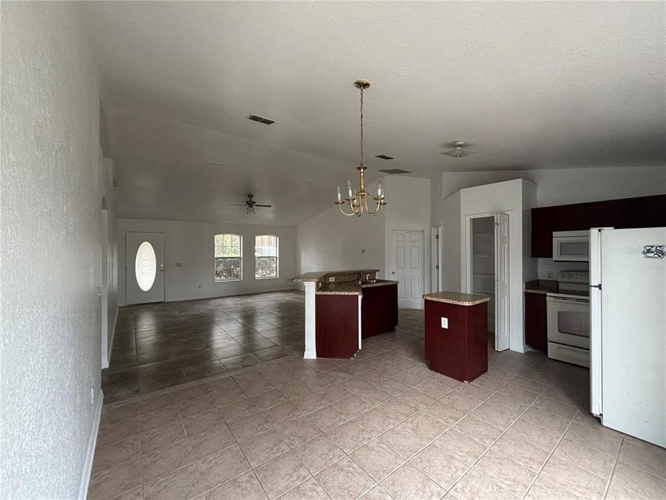 出租: $1,600 (3 贝兹, 2 浴室, 1317 平方英尺)