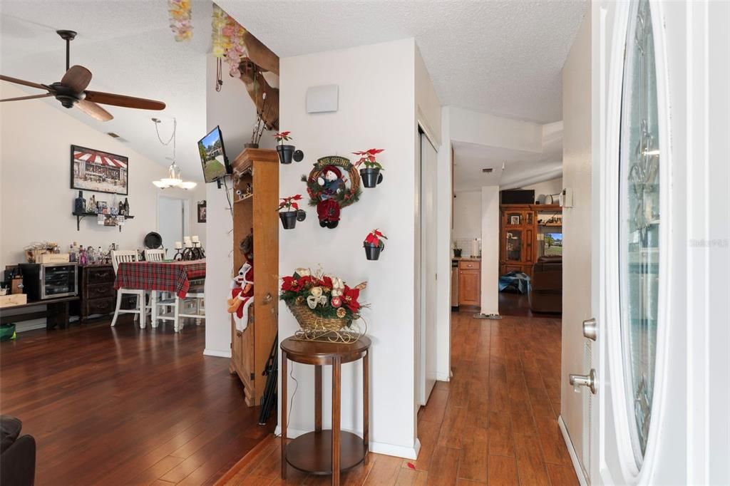 En Venta: $345,000 (3 camas, 2 baños, 1632 Pies cuadrados)