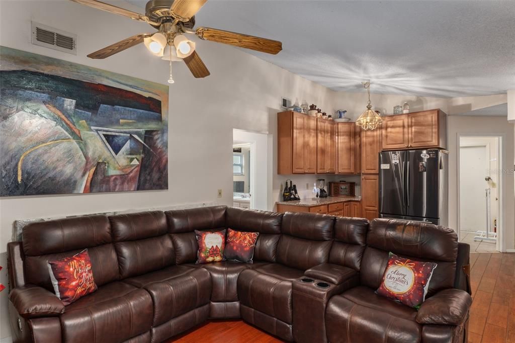 En Venta: $345,000 (3 camas, 2 baños, 1632 Pies cuadrados)