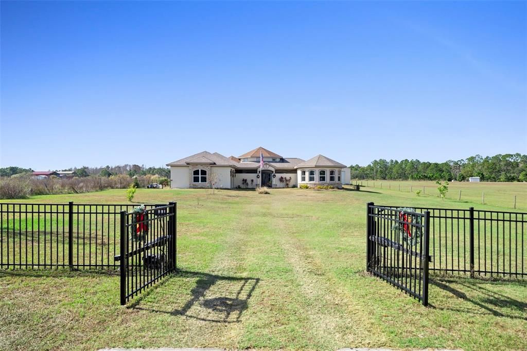 For Sale: $839,999 (4 beds, 4 baths, 3489 Square Feet)