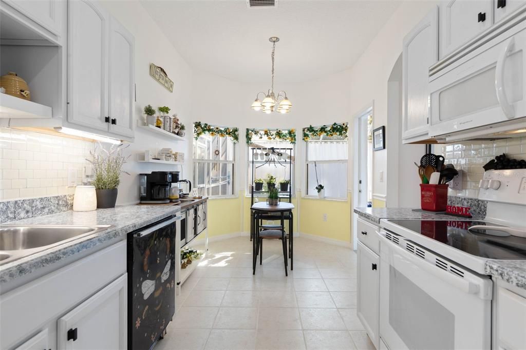 На продажу: $389,900 (3 спален, 2 ванн, 1704 Квадратных фут)