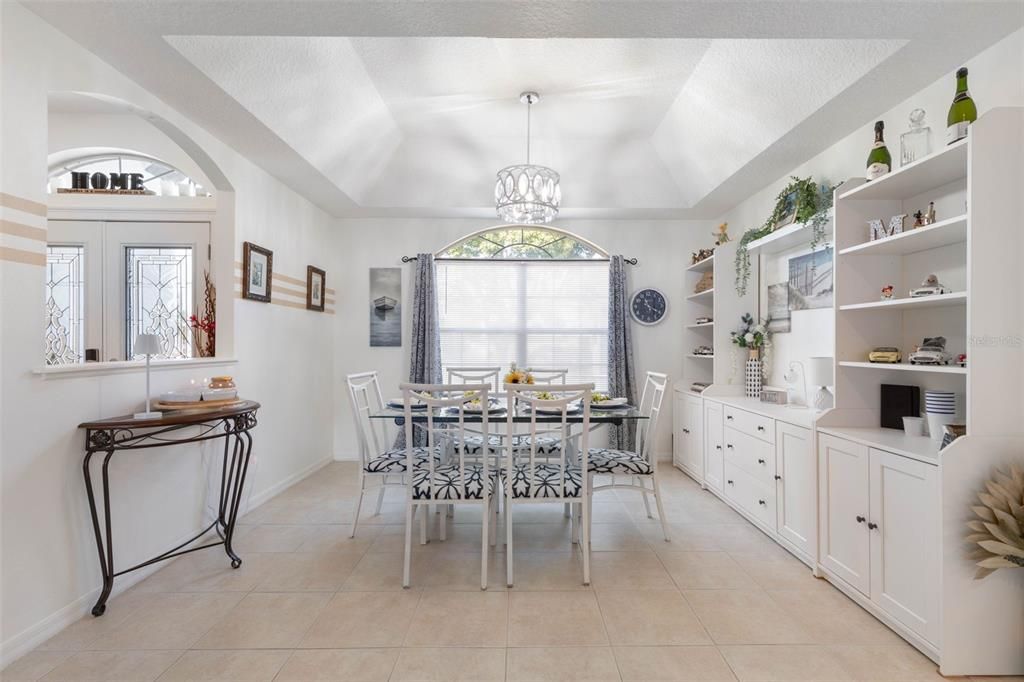 На продажу: $389,900 (3 спален, 2 ванн, 1704 Квадратных фут)