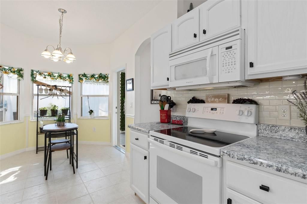 На продажу: $389,900 (3 спален, 2 ванн, 1704 Квадратных фут)