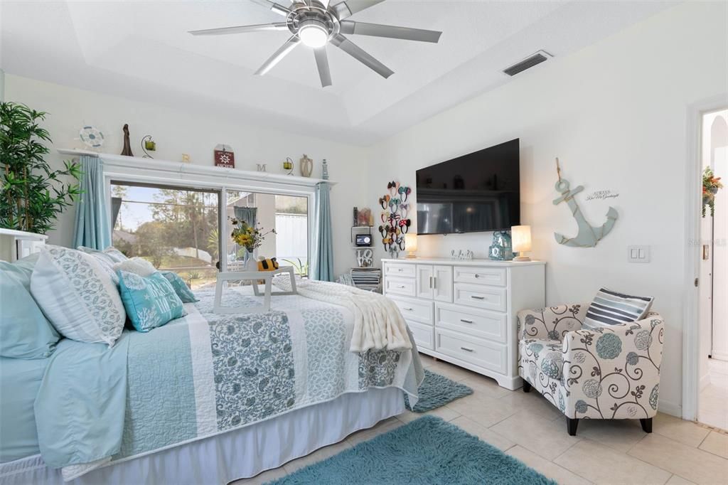 На продажу: $389,900 (3 спален, 2 ванн, 1704 Квадратных фут)