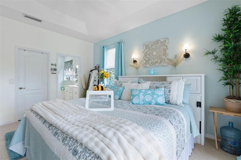 На продажу: $389,900 (3 спален, 2 ванн, 1704 Квадратных фут)