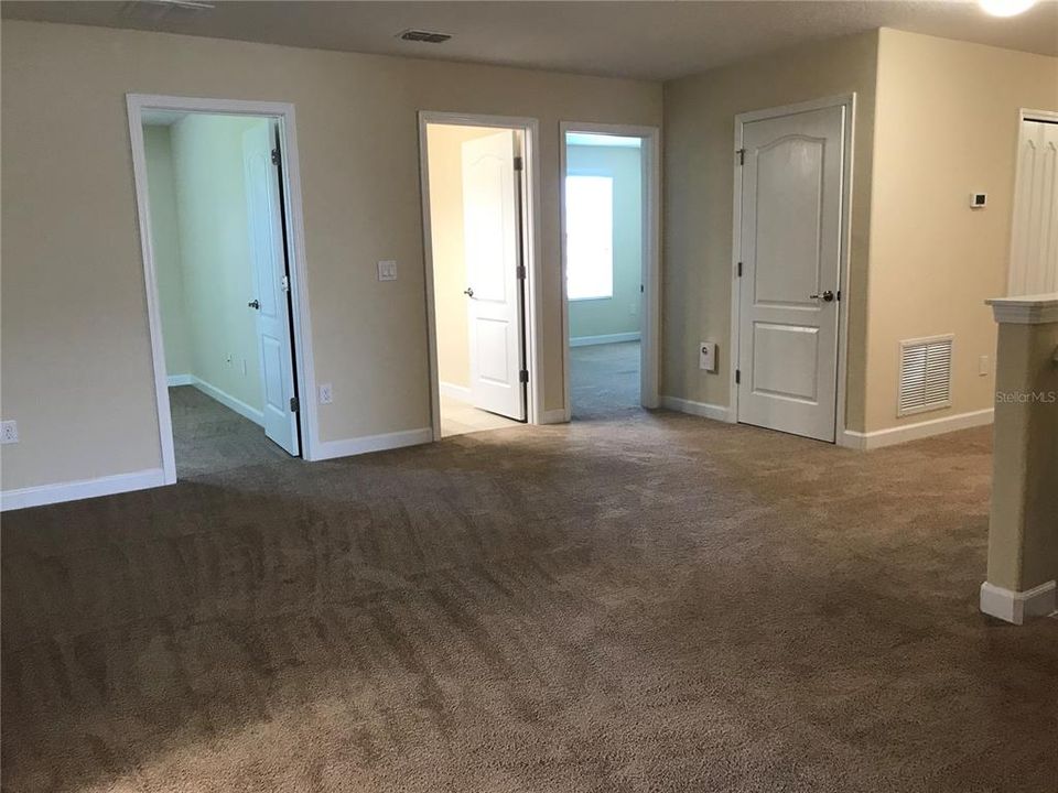 For Rent: $3,700 (7 beds, 4 baths, 4081 Square Feet)