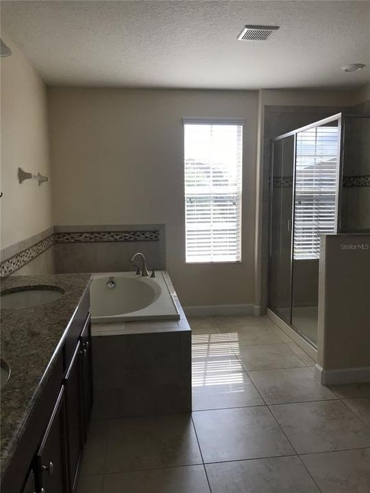 For Rent: $3,700 (7 beds, 4 baths, 4081 Square Feet)