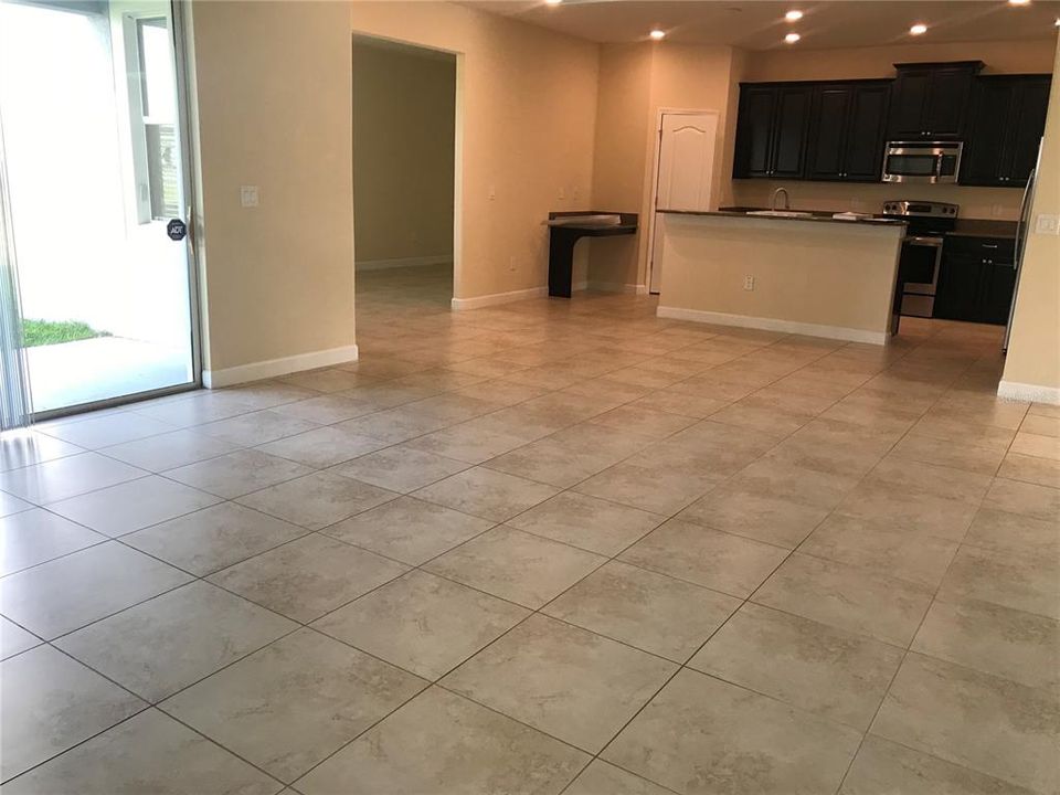 For Rent: $3,700 (7 beds, 4 baths, 4081 Square Feet)