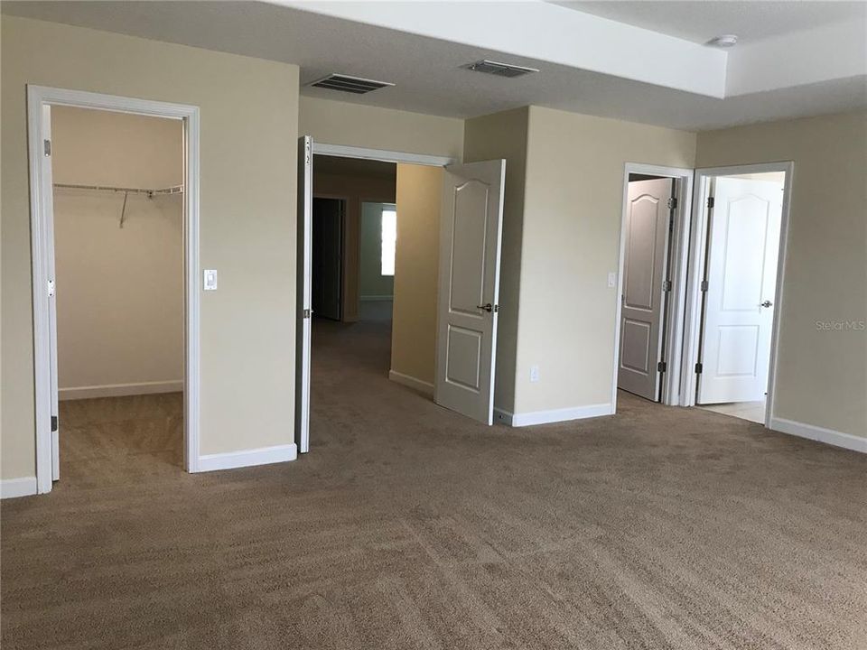 For Rent: $3,700 (7 beds, 4 baths, 4081 Square Feet)