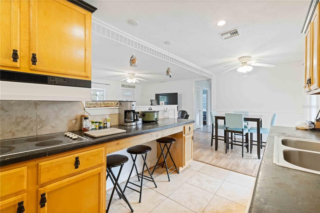 待售: $340,000 (2 贝兹, 2 浴室, 1272 平方英尺)