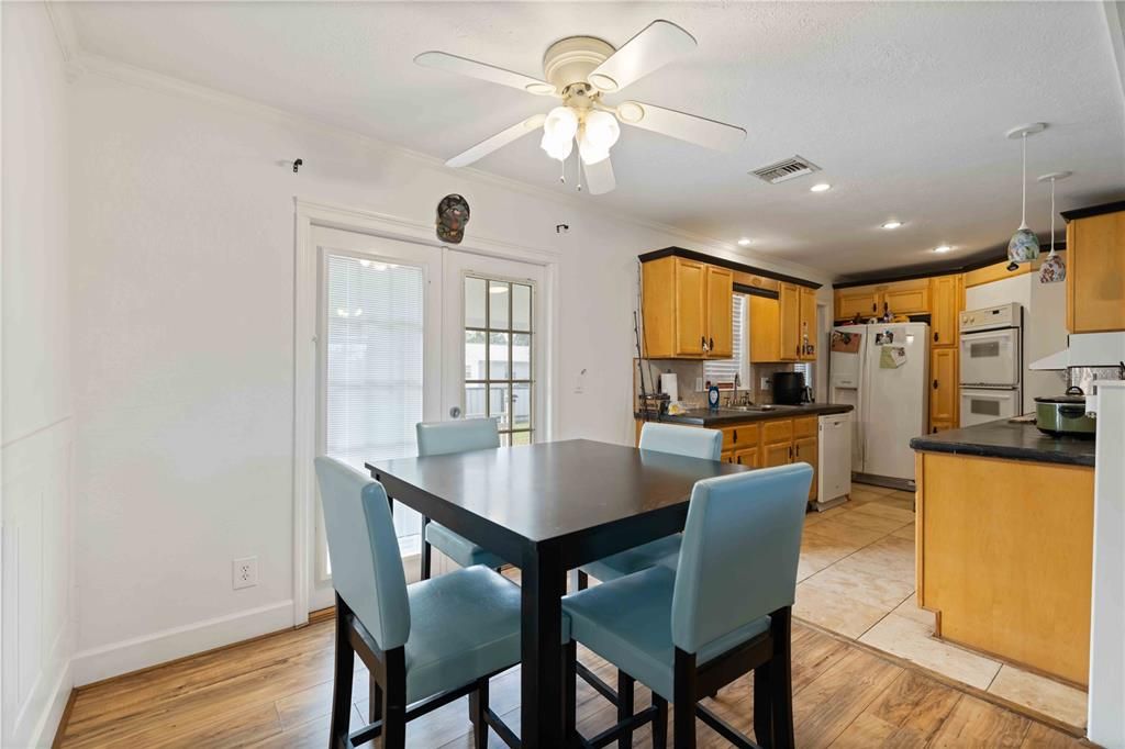 待售: $340,000 (2 贝兹, 2 浴室, 1272 平方英尺)