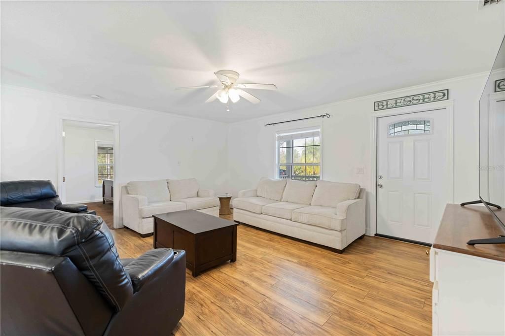 待售: $340,000 (2 贝兹, 2 浴室, 1272 平方英尺)