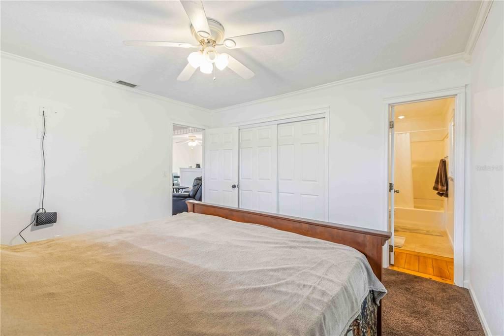 待售: $340,000 (2 贝兹, 2 浴室, 1272 平方英尺)