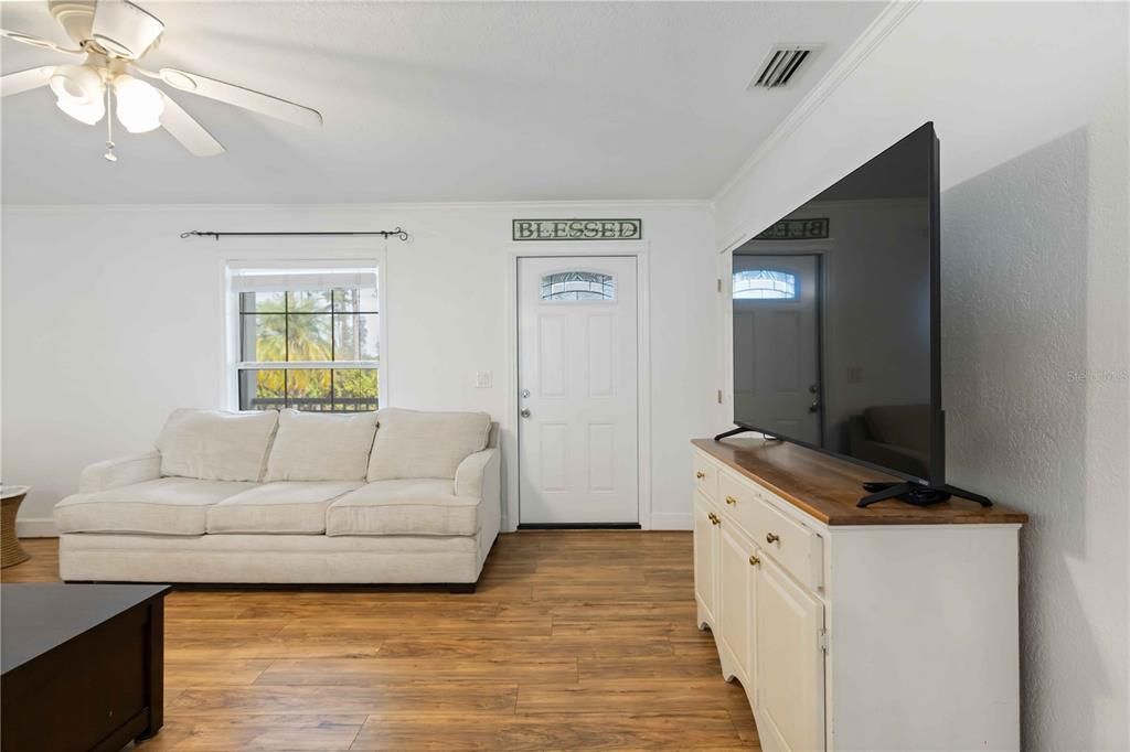 待售: $340,000 (2 贝兹, 2 浴室, 1272 平方英尺)