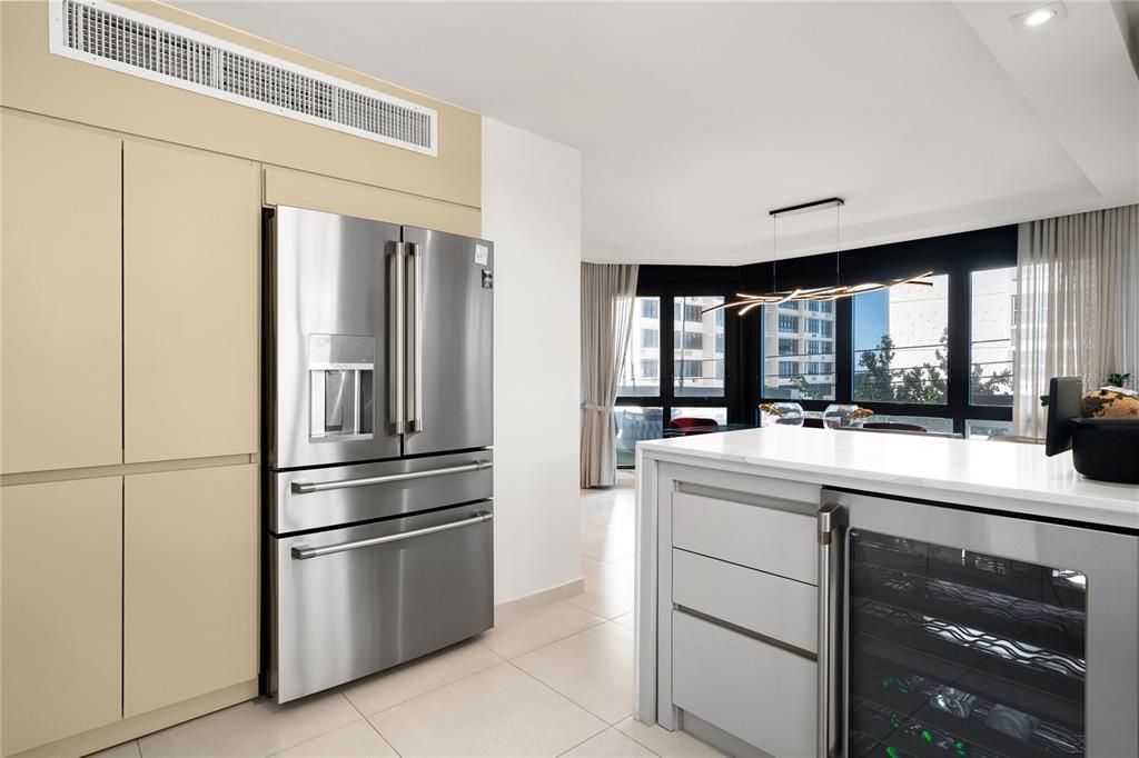 For Rent: $9,000 (3 beds, 2 baths, 1913 Square Feet)