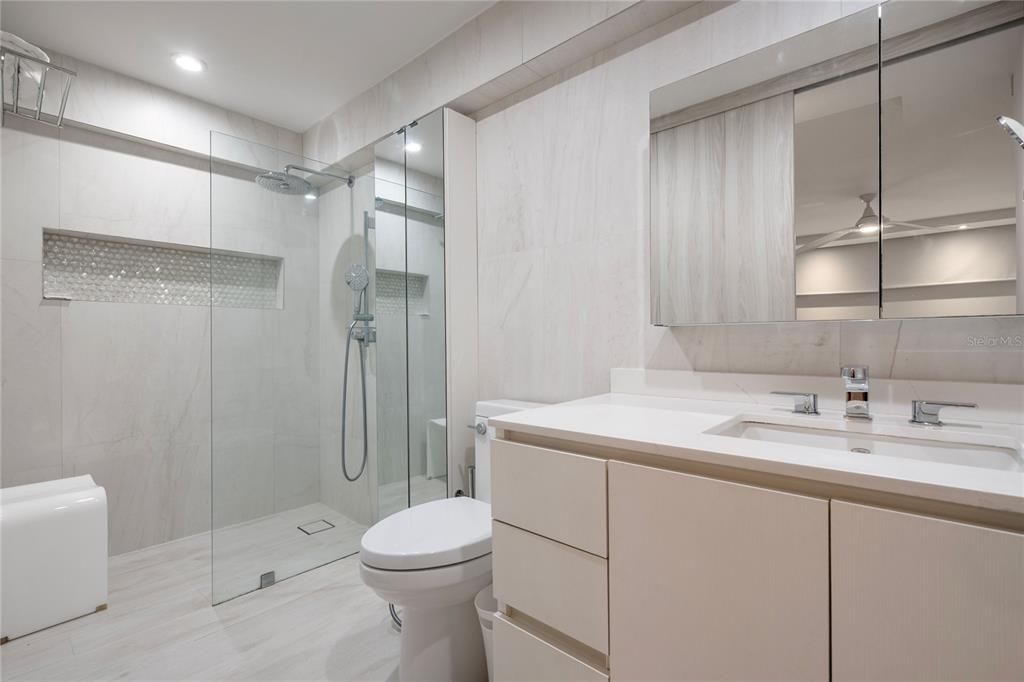 For Rent: $9,000 (3 beds, 2 baths, 1913 Square Feet)