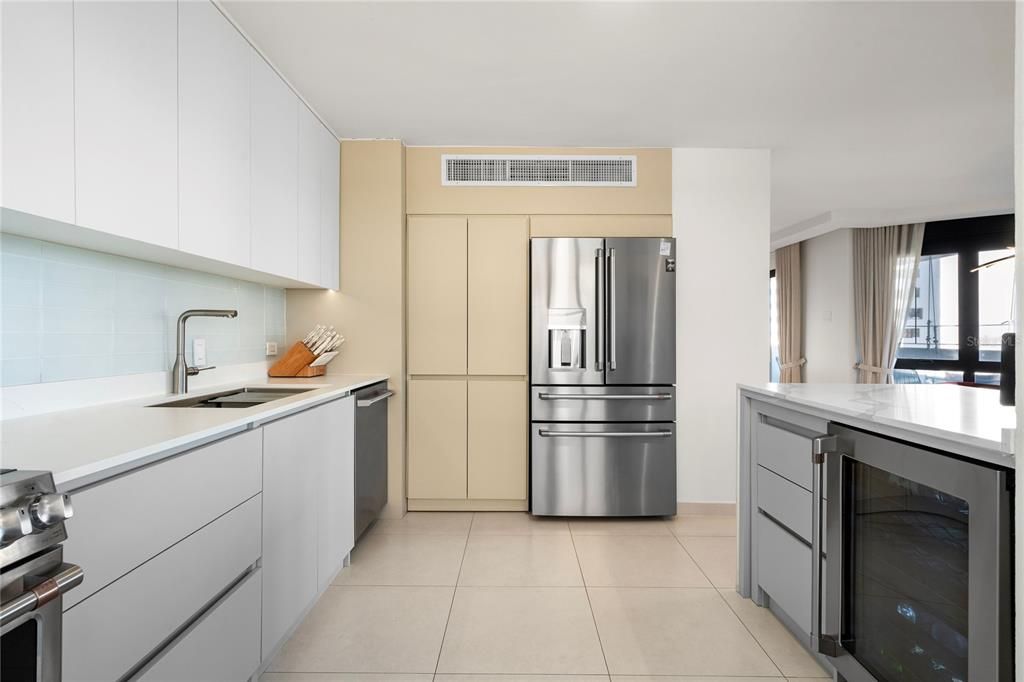 For Rent: $9,000 (3 beds, 2 baths, 1913 Square Feet)