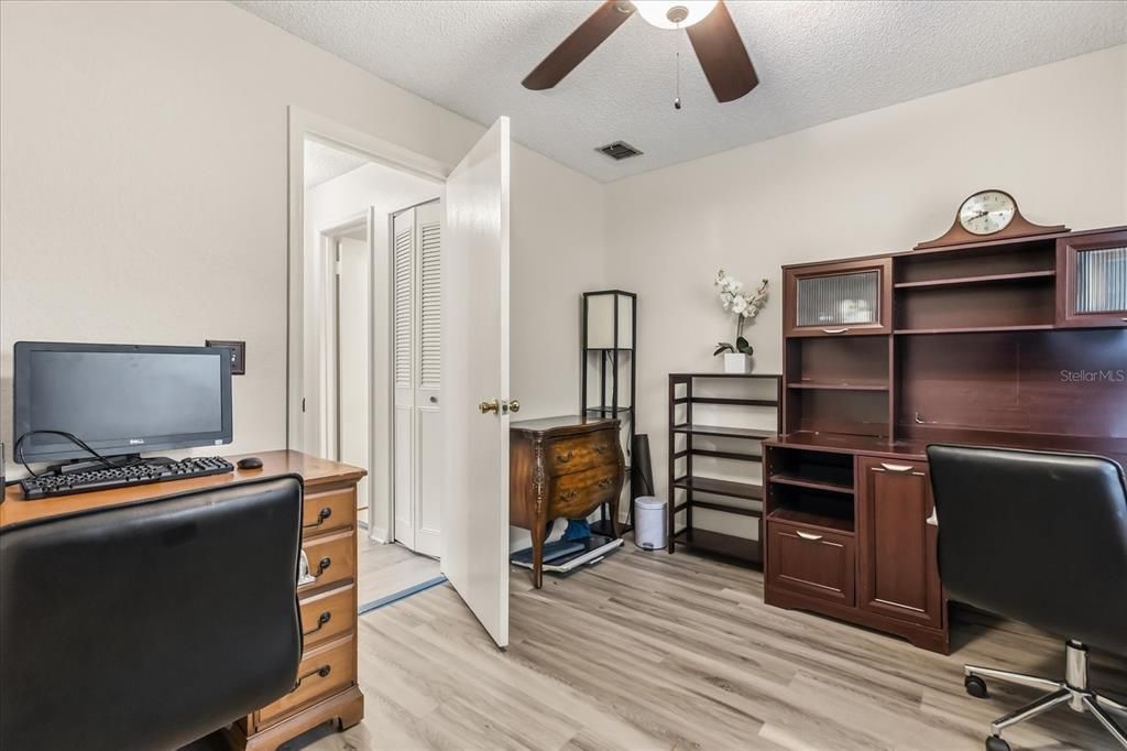 На продажу: $415,000 (4 спален, 2 ванн, 1683 Квадратных фут)