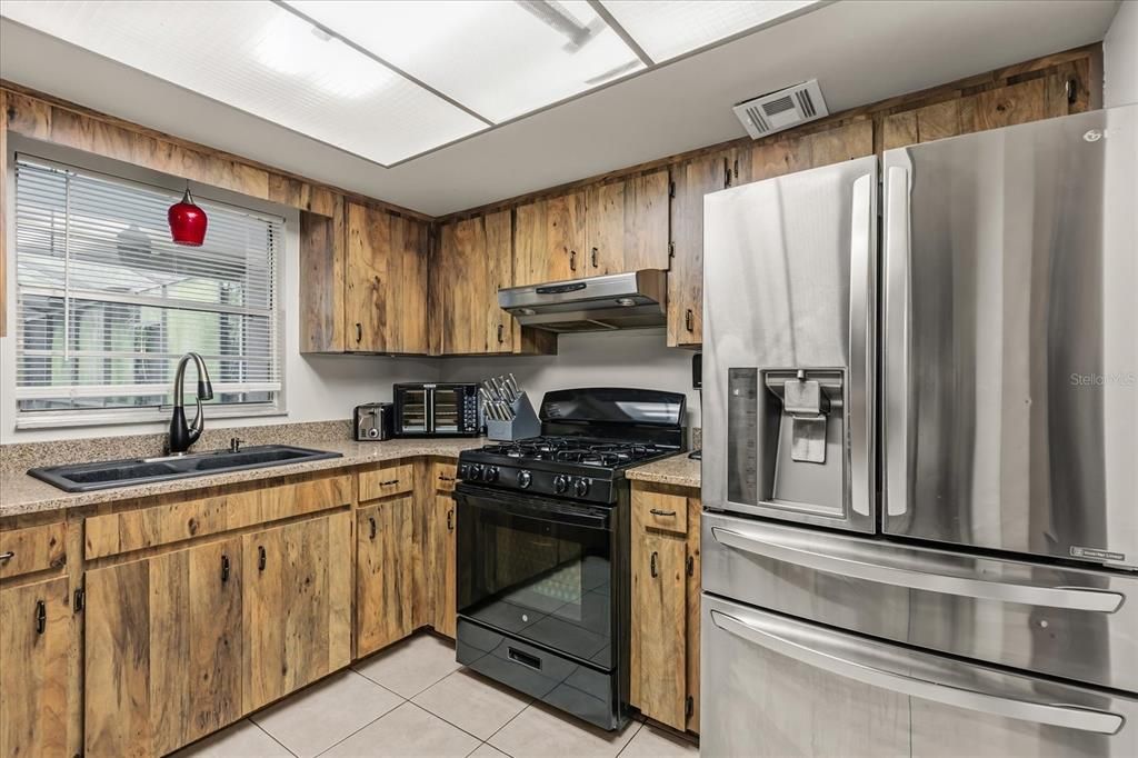 На продажу: $415,000 (4 спален, 2 ванн, 1683 Квадратных фут)