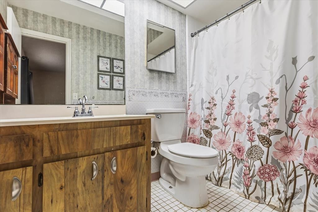 На продажу: $415,000 (4 спален, 2 ванн, 1683 Квадратных фут)