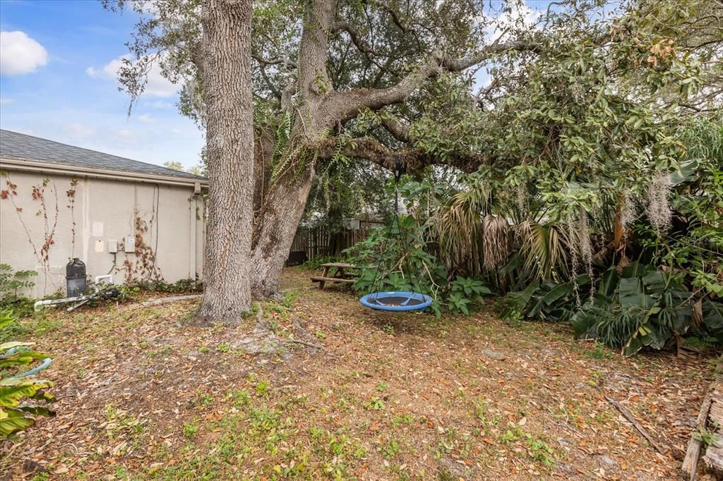 На продажу: $415,000 (4 спален, 2 ванн, 1683 Квадратных фут)