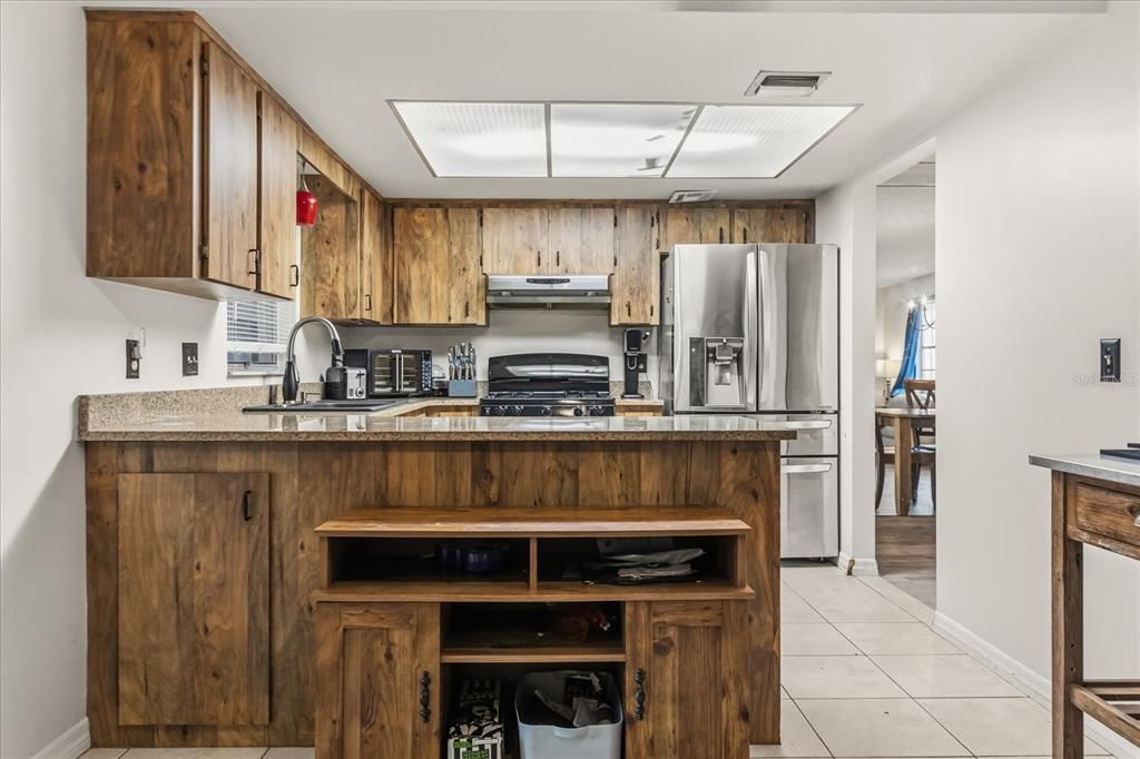 На продажу: $415,000 (4 спален, 2 ванн, 1683 Квадратных фут)