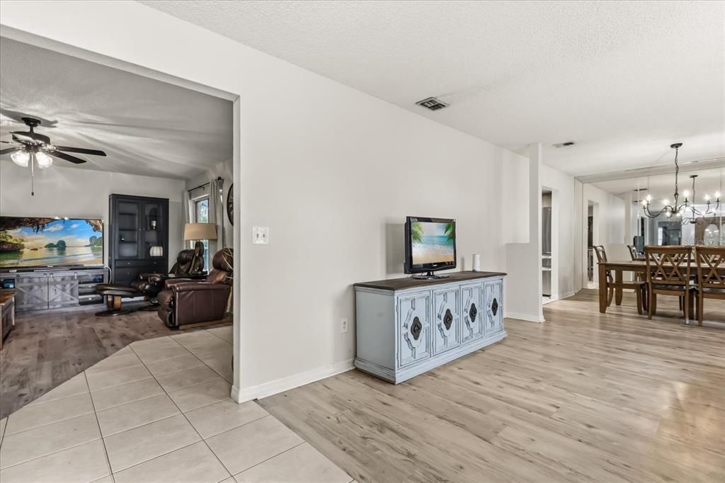 На продажу: $415,000 (4 спален, 2 ванн, 1683 Квадратных фут)