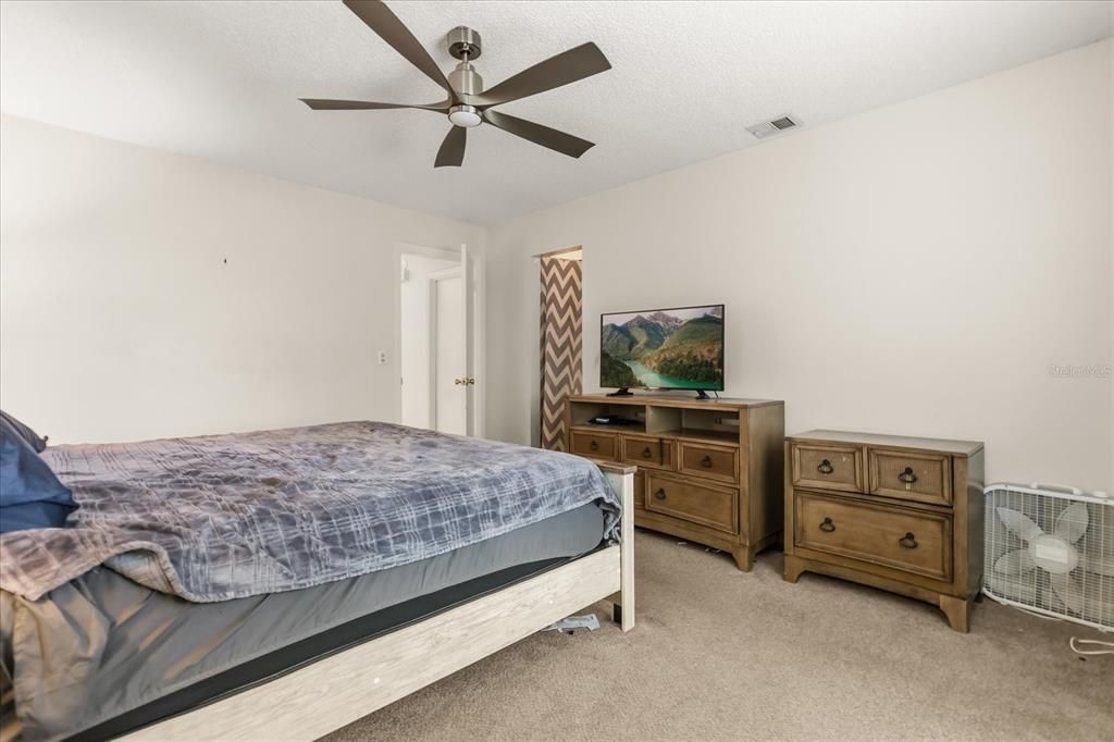 На продажу: $415,000 (4 спален, 2 ванн, 1683 Квадратных фут)