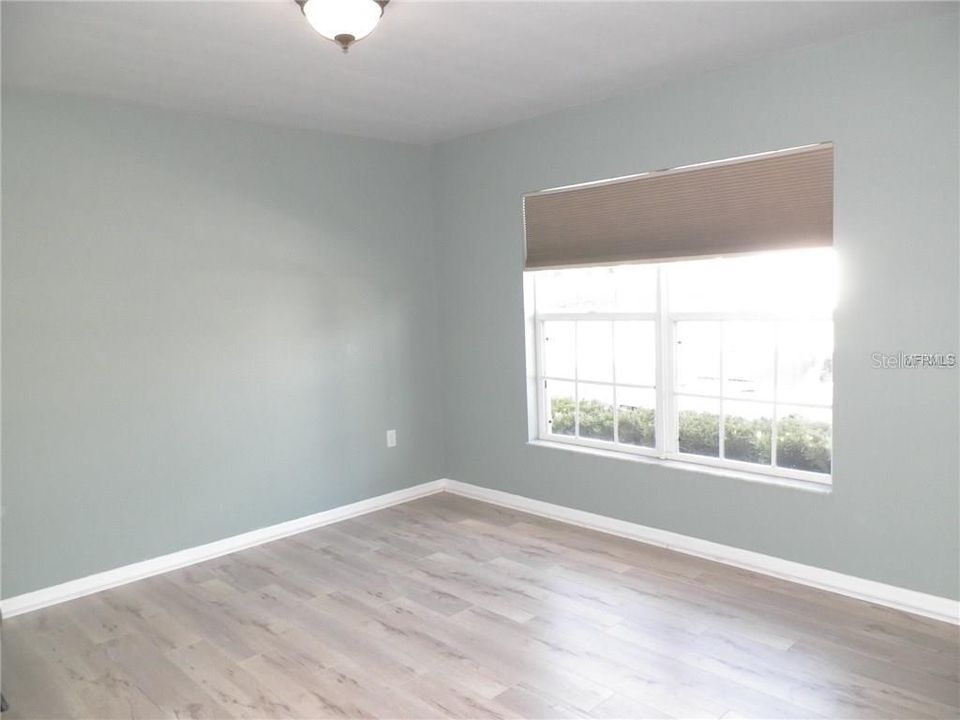 For Sale: $175,000 (2 beds, 1 baths, 1102 Square Feet)