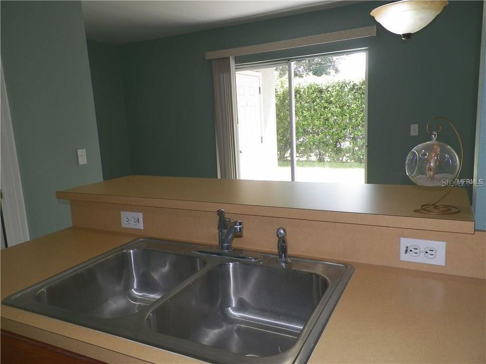 For Sale: $175,000 (2 beds, 1 baths, 1102 Square Feet)